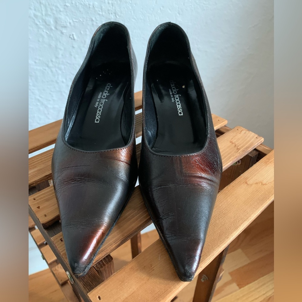 Italian vintage shoes. Small heels. Size 37. Brown. Resoled. Good condition.